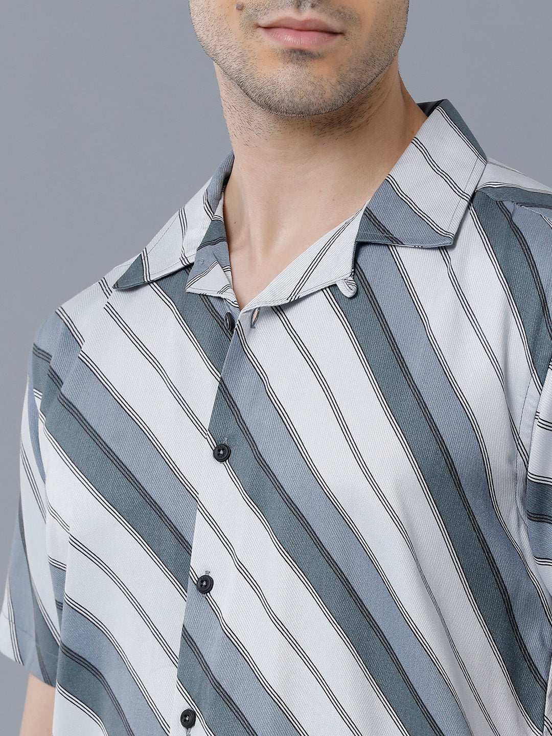 Half sleeve striped shirt 